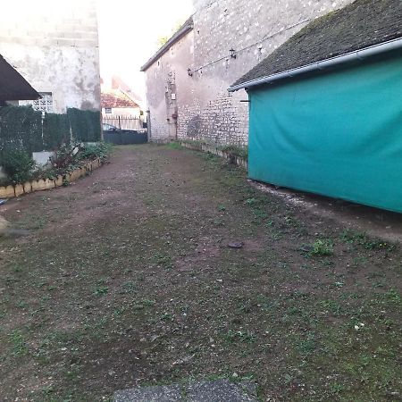 Maison Pour Nombreuses Personnes Pousseaux Exterior photo